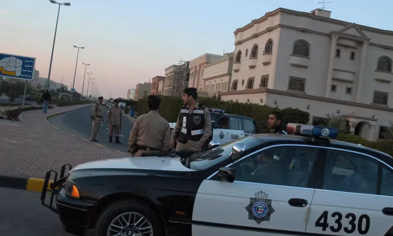 الكويت تكشف حقيقة منع قيادة السيارة للنساء بالنقاب